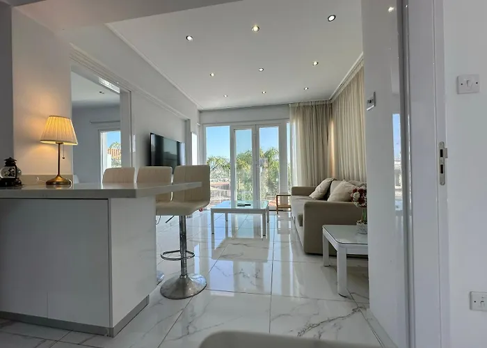 Lumiere Retreat 2 Апартаменты *