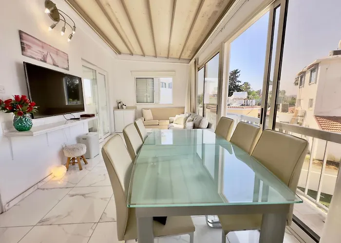 Lumiere Retreat 2 * Ларнака