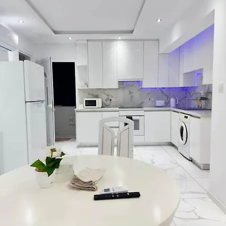 Lumiere Retreat 2 Апартаменти Ларнака