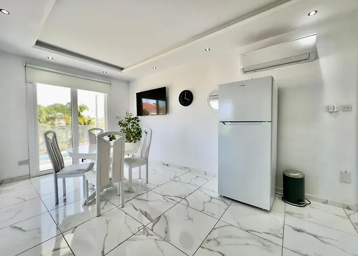 Lumiere Retreat 2 Ларнака